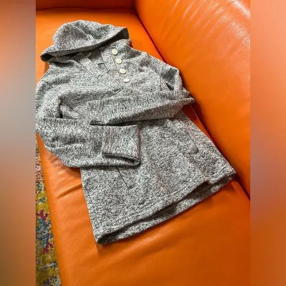 Women’s Columbia Pullover, quarter button, hooded Sweater. Heathered Gray White. - Picture 2 of 5